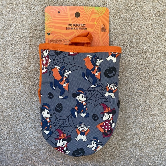 Disney Mickey Mouse Halloween Oven Mitts - Picture 2 of 5